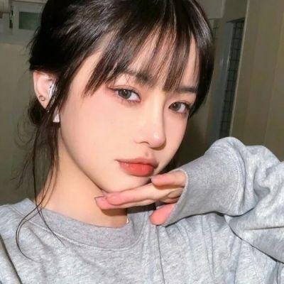 两个月亮 海报